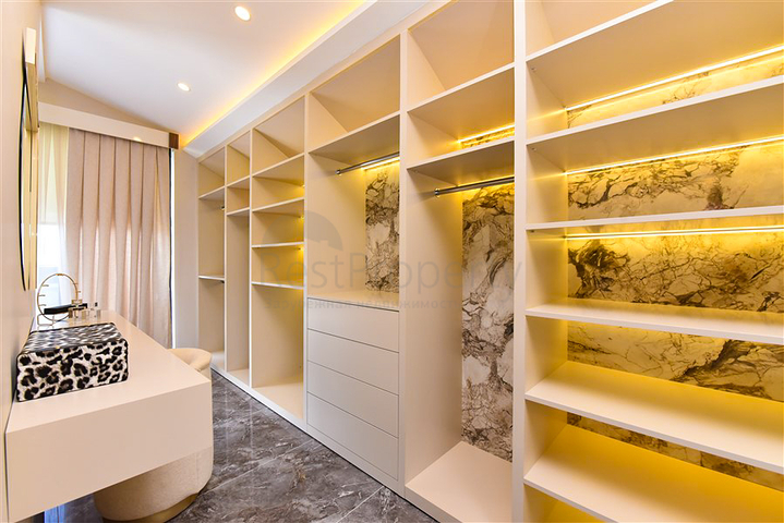 4+1 Villa mit modernem Design in der malerischen Gegend von Kargicak