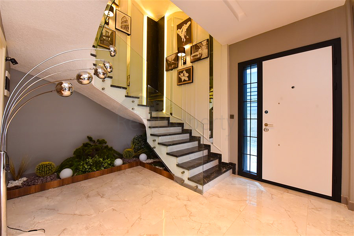 4+1 Villa mit modernem Design in der malerischen Gegend von Kargicak