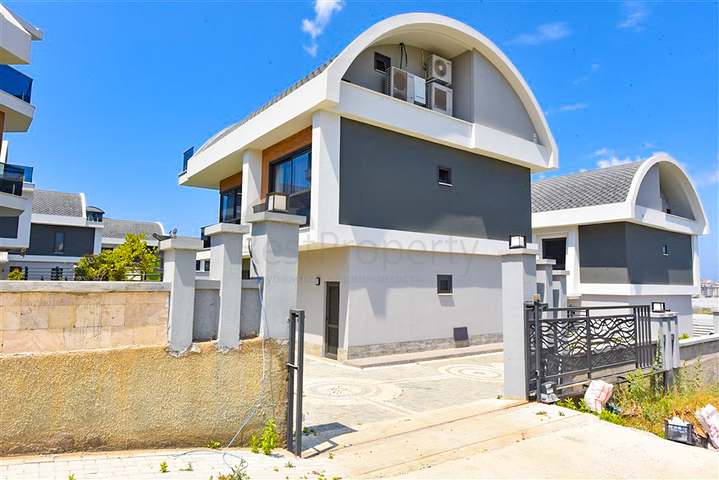 4+1 Villa mit modernem Design in der malerischen Gegend von Kargicak