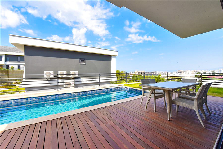 4+1 Villa mit modernem Design in der malerischen Gegend von Kargicak