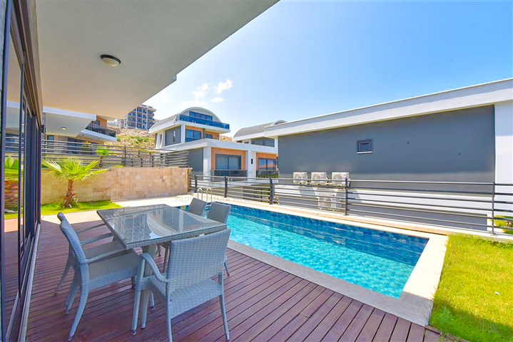 4+1 Villa mit modernem Design in der malerischen Gegend von Kargicak