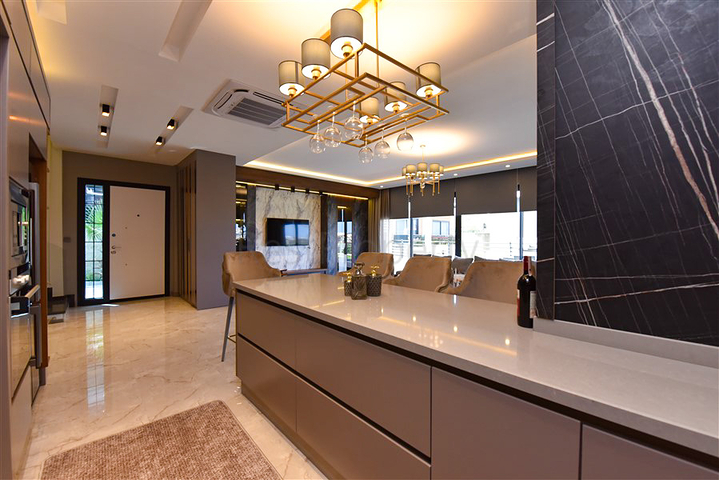 4+1 Villa mit modernem Design in der malerischen Gegend von Kargicak