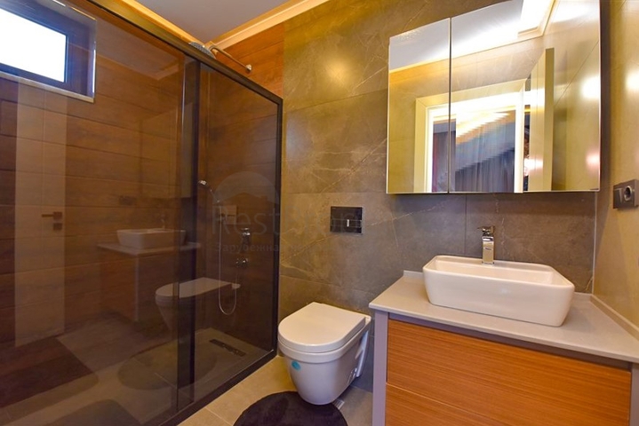 4+1 Villa mit modernem Design in der malerischen Gegend von Kargicak