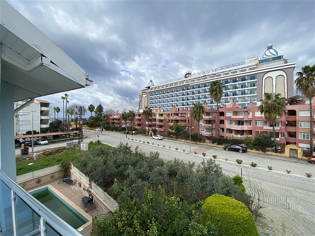 Villa 6+2 mit Pool in Konakli