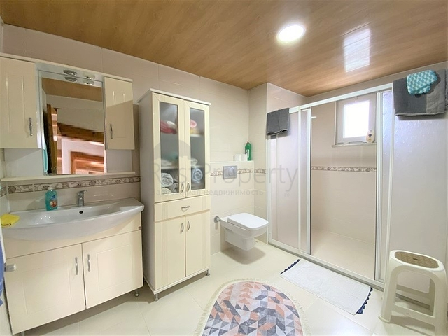 Villa 6+2 mit Pool in Konakli