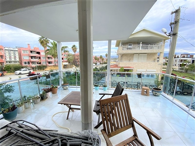 Villa 6+2 mit Pool in Konakli