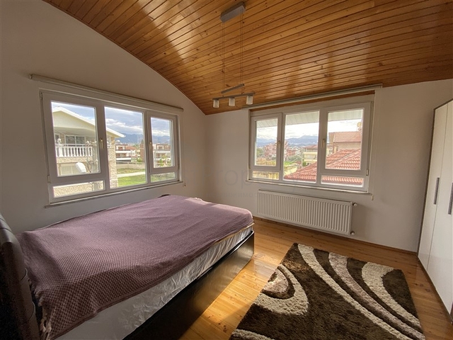 Villa 6+2 mit Pool in Konakli