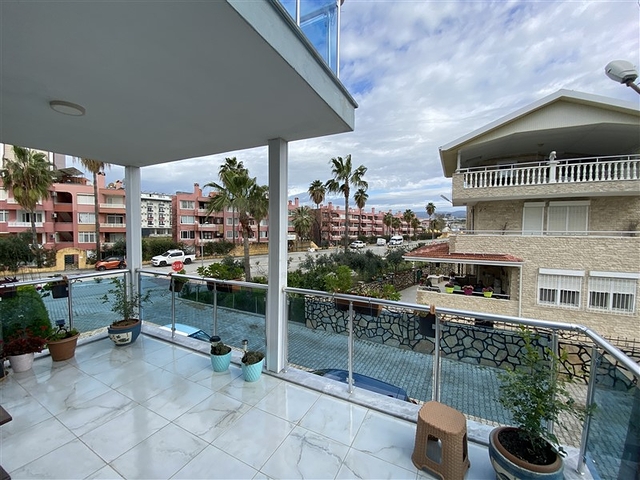 Villa 6+2 mit Pool in Konakli