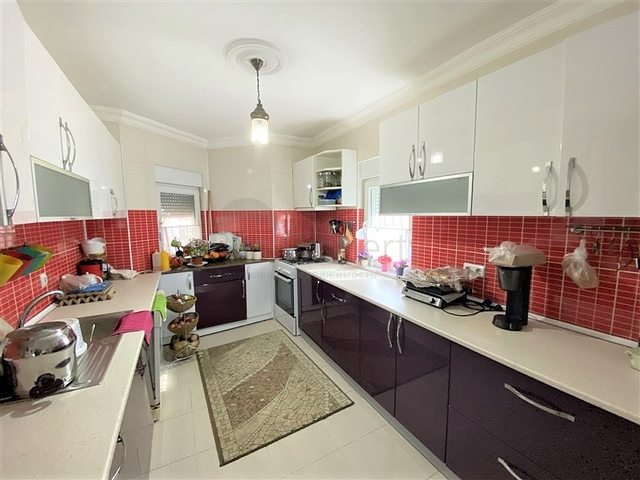 Villa 6+2 mit Pool in Konakli