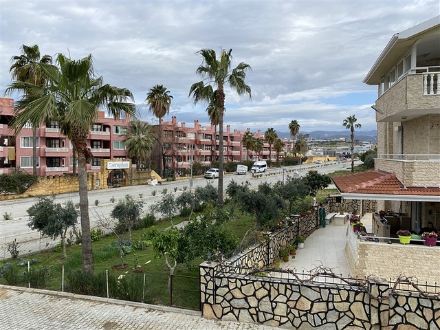 Villa 6+2 mit Pool in Konakli