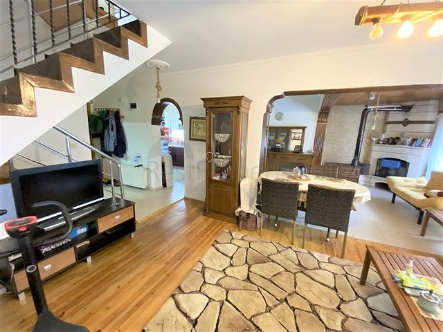 Villa 6+2 mit Pool in Konakli