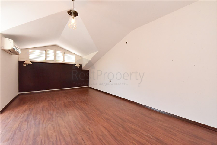 Geräumiges Penthouse vom Eigentümer 3+1 mit separater Küche 200 Meter vom Meer entfernt in der Nähe von Oba