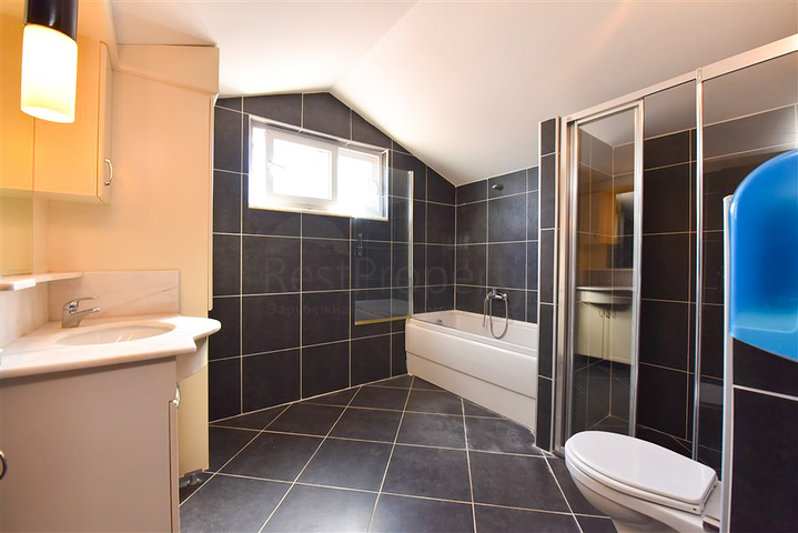 Geräumiges Penthouse vom Eigentümer 3+1 mit separater Küche 200 Meter vom Meer entfernt in der Nähe von Oba