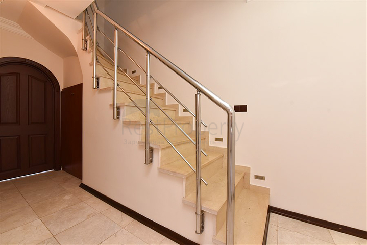 Geräumiges Penthouse vom Eigentümer 3+1 mit separater Küche 200 Meter vom Meer entfernt in der Nähe von Oba