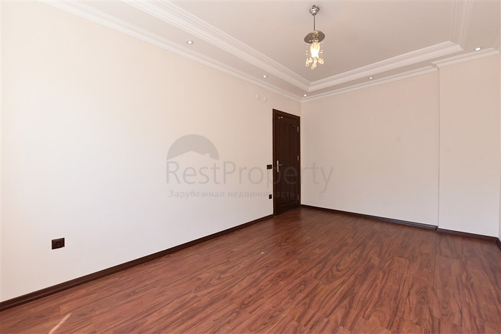 Geräumiges Penthouse vom Eigentümer 3+1 mit separater Küche 200 Meter vom Meer entfernt in der Nähe von Oba