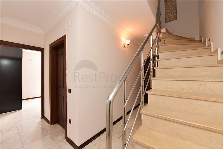 Geräumiges Penthouse vom Eigentümer 3+1 mit separater Küche 200 Meter vom Meer entfernt in der Nähe von Oba