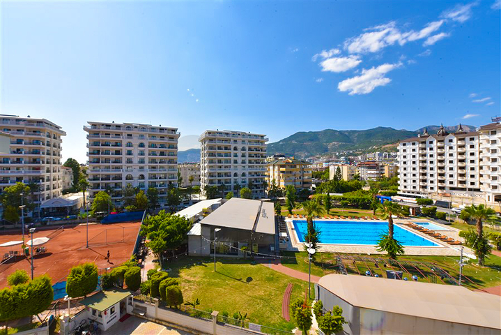 Geräumiges Penthouse vom Eigentümer 3+1 mit separater Küche 200 Meter vom Meer entfernt in der Nähe von Oba