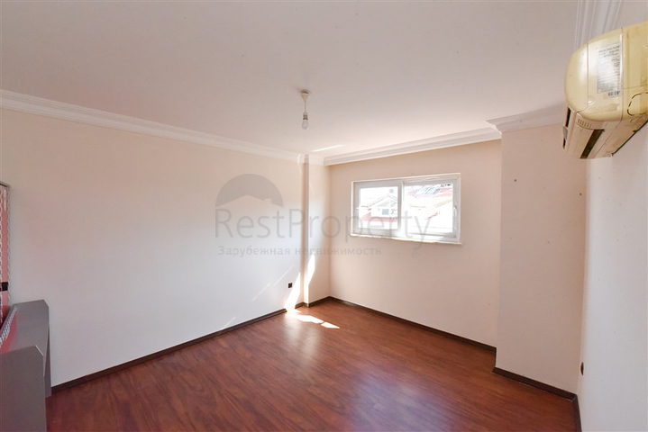 Geräumiges Penthouse vom Eigentümer 3+1 mit separater Küche 200 Meter vom Meer entfernt in der Nähe von Oba