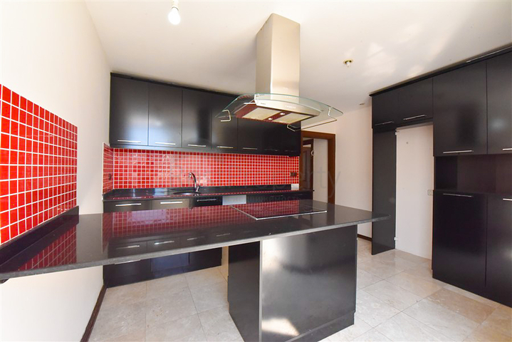 Geräumiges Penthouse vom Eigentümer 3+1 mit separater Küche 200 Meter vom Meer entfernt in der Nähe von Oba