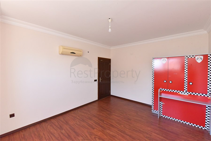 Geräumiges Penthouse vom Eigentümer 3+1 mit separater Küche 200 Meter vom Meer entfernt in der Nähe von Oba