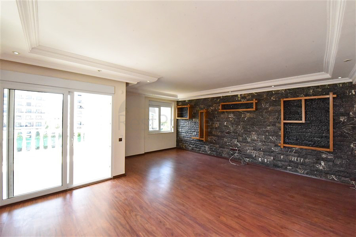 Geräumiges Penthouse vom Eigentümer 3+1 mit separater Küche 200 Meter vom Meer entfernt in der Nähe von Oba