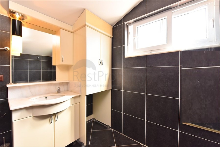 Geräumiges Penthouse vom Eigentümer 3+1 mit separater Küche 200 Meter vom Meer entfernt in der Nähe von Oba