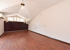 Geräumiges Penthouse vom Eigentümer 3+1 mit separater Küche 200 Meter vom Meer entfernt in der Nähe von Oba