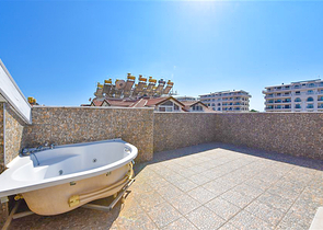 Geräumiges Penthouse vom Eigentümer 3+1 mit separater Küche 200 Meter vom Meer entfernt in der Nähe von Oba