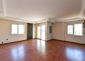 Geräumiges Penthouse vom Eigentümer 3+1 mit separater Küche 200 Meter vom Meer entfernt in der Nähe von Oba