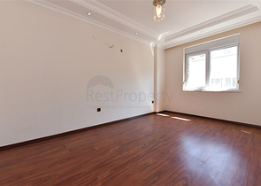 Geräumiges Penthouse vom Eigentümer 3+1 mit separater Küche 200 Meter vom Meer entfernt in der Nähe von Oba