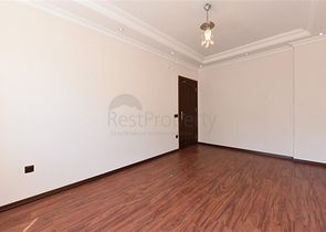 Geräumiges Penthouse vom Eigentümer 3+1 mit separater Küche 200 Meter vom Meer entfernt in der Nähe von Oba