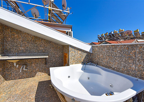 Geräumiges Penthouse vom Eigentümer 3+1 mit separater Küche 200 Meter vom Meer entfernt in der Nähe von Oba