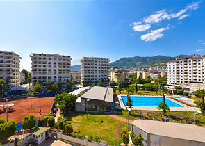 Geräumiges Penthouse vom Eigentümer 3+1 mit separater Küche 200 Meter vom Meer entfernt in der Nähe von Oba