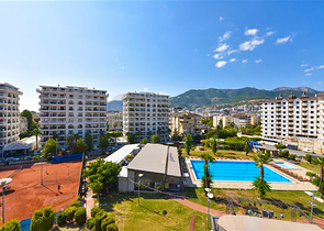 Geräumiges Penthouse vom Eigentümer 3+1 mit separater Küche 200 Meter vom Meer entfernt in der Nähe von Oba