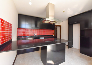 Geräumiges Penthouse vom Eigentümer 3+1 mit separater Küche 200 Meter vom Meer entfernt in der Nähe von Oba