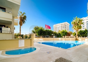 Geräumiges Penthouse vom Eigentümer 3+1 mit separater Küche 200 Meter vom Meer entfernt in der Nähe von Oba