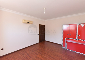 Geräumiges Penthouse vom Eigentümer 3+1 mit separater Küche 200 Meter vom Meer entfernt in der Nähe von Oba