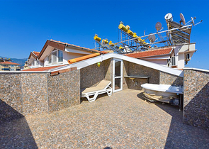 Geräumiges Penthouse vom Eigentümer 3+1 mit separater Küche 200 Meter vom Meer entfernt in der Nähe von Oba