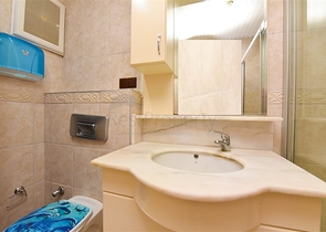 Geräumiges Penthouse vom Eigentümer 3+1 mit separater Küche 200 Meter vom Meer entfernt in der Nähe von Oba