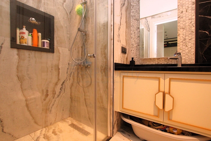 1+1 möblierte Wohnung in einem neuen Komplex auf Cleopatra