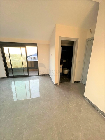 Penthouse 2+1 in Verbindung mit der Infrastruktur im Bezirk Oba