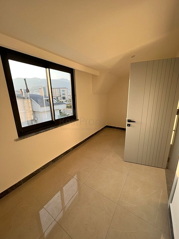 Penthouse 2+1 in Verbindung mit der Infrastruktur im Bezirk Oba