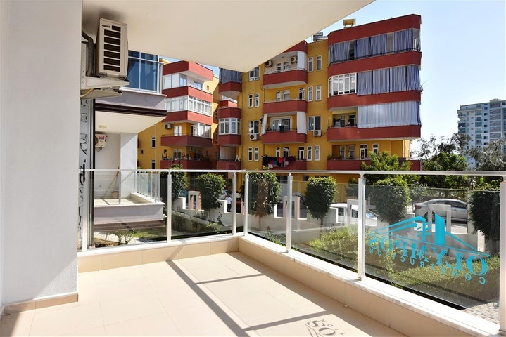 1+1 Wohnung im Stadtteil Mahmutlar, nur 350 Meter vom Meer entfernt 