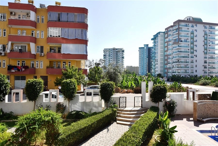 1+1 Wohnung im Stadtteil Mahmutlar, nur 350 Meter vom Meer entfernt 