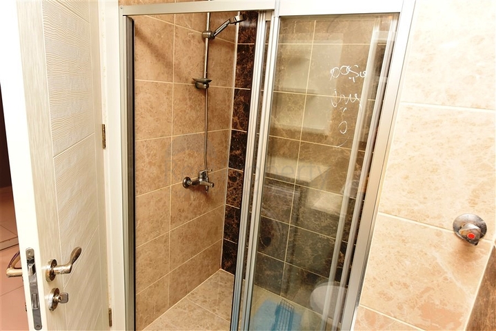 1+1 Wohnung im Stadtteil Mahmutlar, nur 350 Meter vom Meer entfernt 