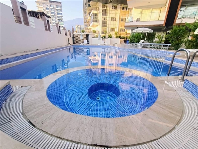 1+1 Wohnung im Stadtteil Mahmutlar, nur 350 Meter vom Meer entfernt 