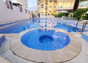 1+1 Wohnung im Stadtteil Mahmutlar, nur 350 Meter vom Meer entfernt 