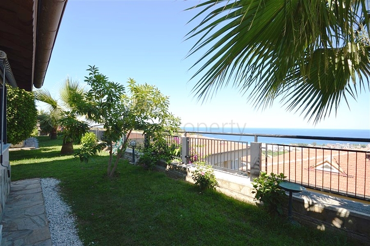 Gemütliche 2+1 Wohnung mit eigenem Gartengrundstück