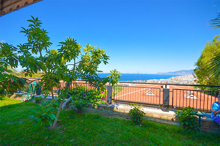 Gemütliche 2+1 Wohnung mit eigenem Gartengrundstück