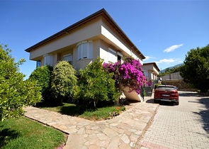 Gemütliche 2+1 Wohnung mit eigenem Gartengrundstück